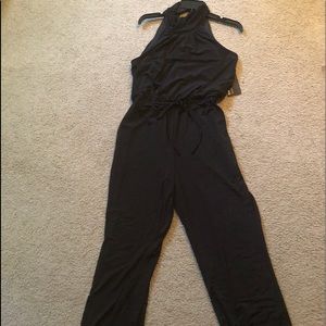 CUTE NWT women’s jumpsuit 🌻